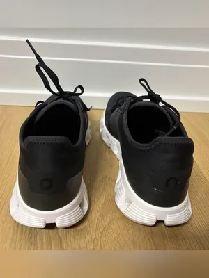On Cloud Shoes Women’s size 9.5 thumbnail 3