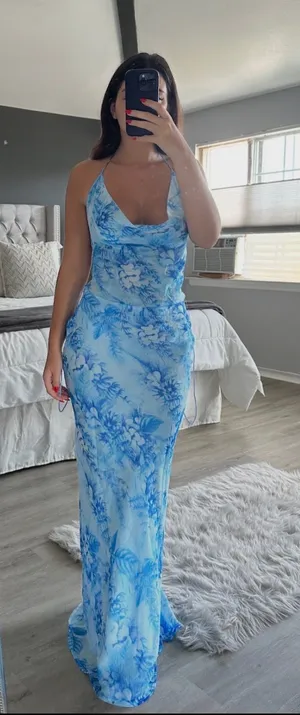 Miss Lola Blue floral maxi dress thumbnail 1