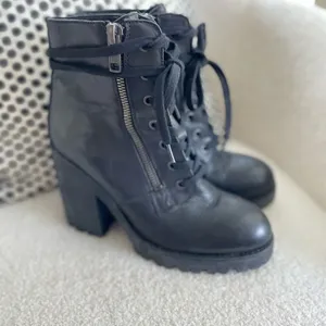 ASH Poker Black Leather Women’s Laceup Combat Boots with Chunky Heel 40 10 thumbnail 2