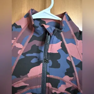 NWOT- Lululemon Define Jacket *Luon Size: 2 thumbnail 4