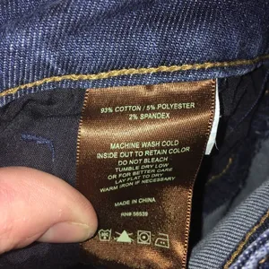 Kut from the Kloth Farrah baby boot dark wash size 6 jeans thumbnail 5