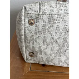 Michael Kors - Jet Set Signature - Vanilla Tote Bag thumbnail 10