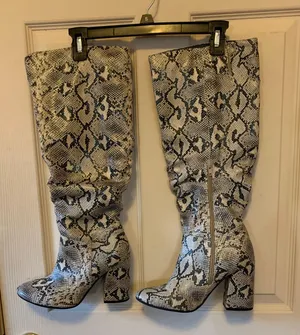 Seven Dials Size 9  Snakeskin Boots thumbnail 2