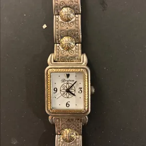 Vintage Gold-Tone Watch with Ornate Band untested thumbnail 3