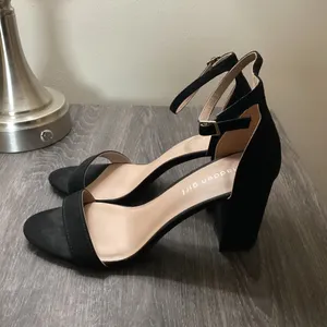 Madden Girl Beella Black Faux Suede Block Heel Ankle Strap Sandals thumbnail 6
