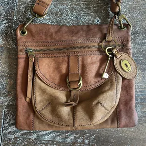 Vintage Fossil Sasha Crossbody‎ Bag Tan Cognac Pebbled Leather Brass Key thumbnail 2
