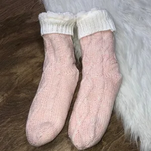 Pink cable knit fleece winter socks w/ bottom grip thumbnail 2