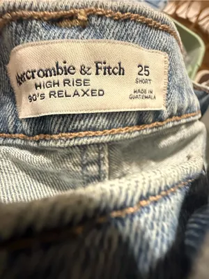 Abercrombie & FitchHigh Rise 90s Relaxed Heart Embroidered Jeans Size 25 Short thumbnail 5