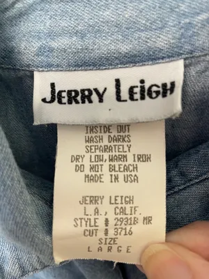 Vintage 90’s Jerry Leigh Bugs Bunny Chambray Button Down Sleeveless Shirt Large thumbnail 3