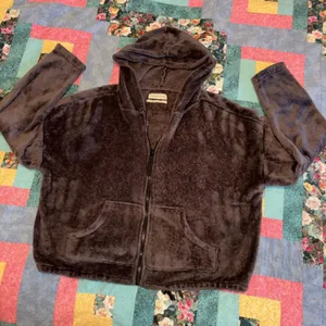 Urban Outfitters Woman’s Small Zip-Up Fuzzy Hoodie 100% Polyester Cozy Casual thumbnail 1
