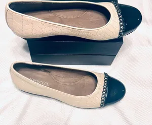 AEROSOLES Cream and Black Flats Versatile Comfort thumbnail 1