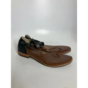 Bogs Memphis Thong Sandals Womens 9 Black Brown Excellent Leather T-Strap Flat‎ thumbnail 2