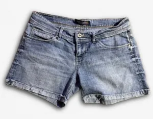 Levis Denim Shorts Womens 7 Light Wash Low Rise Raw Hem Cuffed Stretch Jean‎ thumbnail 1