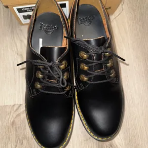 Dr. Martens LEONA LOW Platform Shoes Black Leather Chunky Heel Women's Size 9 thumbnail 9