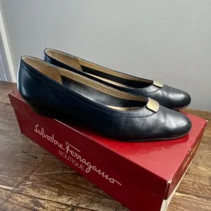 Salvatore Ferragamo Vintage navy heels women's size‎ 7S thumbnail 2