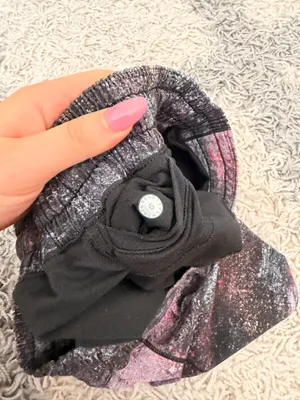 Lululemon Hotty Hot 2.5" Shorts Low-Rise thumbnail 3
