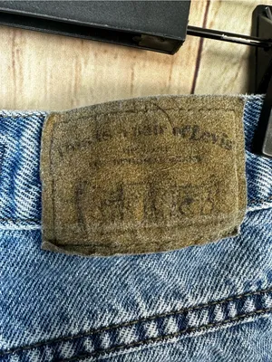 Women’s Levi's 900 Series Vintage High-Waist Blue Denim Shorts thumbnail 9