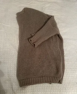 Off-The-Shoulder Sweater Boutique thumbnail 1