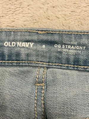 Old Navy Low-Rise Dolphin Hem Denim Shorts Size 8 thumbnail 3