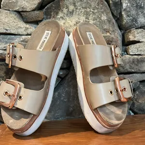 Steve Madden Leather Pate Double Strap Buckle Light Tan Slides thumbnail 1