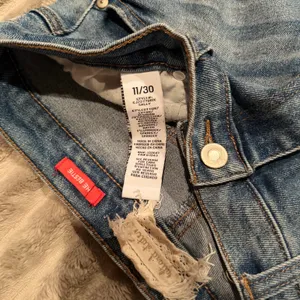 Altar'd State The Bestie Straight Leg Distressed‎ Jeans Blue Medium Wash 11/30 thumbnail 5