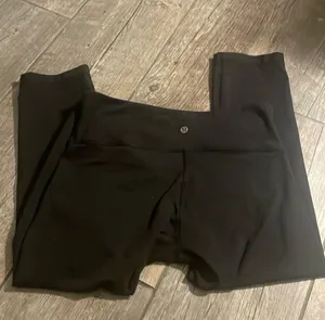 Lululemon cropped black leggings thumbnail 1