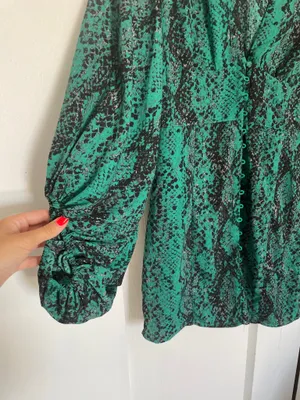 Signature 8 Green Animal Print Long Sleeve Dress thumbnail 4