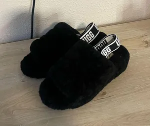 UGG Slippers thumbnail 1