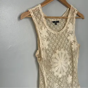 Anthropologie Elegant Cream Lace Sleeveless Top thumbnail 4
