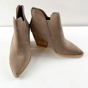 Vintage Havana Collins Suede Pointed Toe Stacked Heel Ankle Booties Tan 6 thumbnail 2