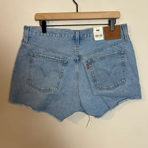 Levi's NWT - 501 High Rise Womens Denim Shorts Cut Off Jeans Fray Hems thumbnail 4