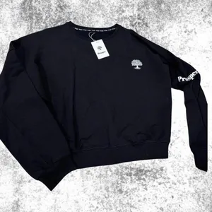 Prosper Crewneck Sweatshirt Medium Black Embroidered Tree Logo‎ Sleeve Graphic thumbnail 2