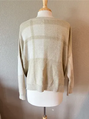 Time and Tru Cream Relaxed Knit Sweater Medium Side Slit thumbnail 3