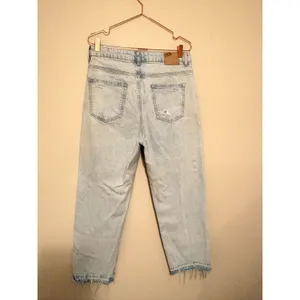 Zara Jeans Women Size 8 Light Blue High Rise Straight Leg Raw Hem Denim thumbnail 4
