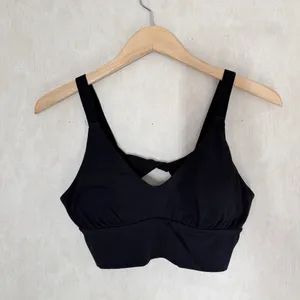 aerie Women’s Twist Back Sports Bra in Black M thumbnail 5