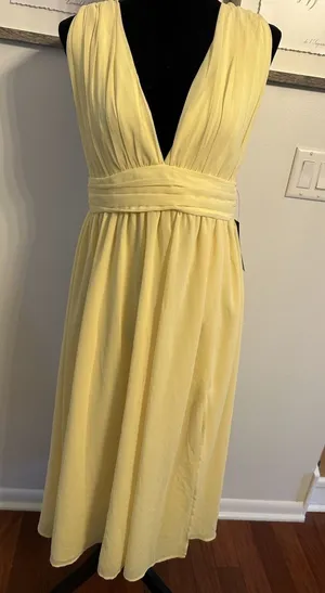 LULUS Divine Dalia Yellow Midi Dress Size Large Plunging V-Neck & Back Slit NEW thumbnail 1