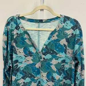 L.L. Bean Women's XL Blue Green Abstract Camo Print V-Neck Long Sleeve Top thumbnail 4