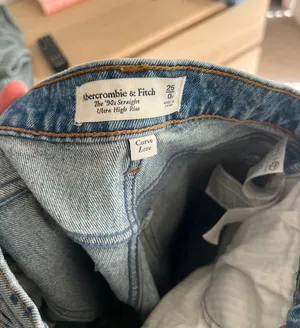 Abercrombie And Fitch 90s Straight Jean thumbnail 2