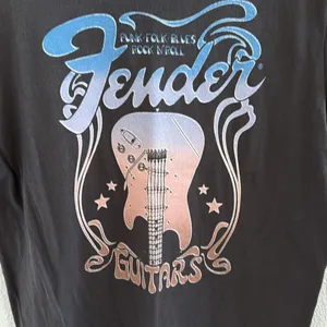 NWT Fender Guitars Gray Graphic Tee Pink Blue Design Small thumbnail 4