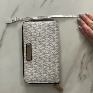 Michael Kors Wallet thumbnail 2