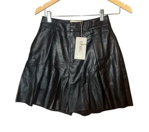 NEW Choosy Faux Leather Women Sz 0 Black Pleated Zip Dark Academia Grunge Shorts thumbnail 1