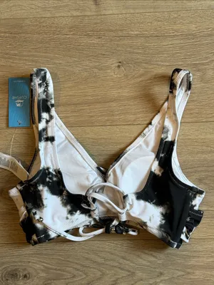 CUPSHE Black & White Tie-Dye Crossover Bikini Top NWT -XS Minimalist Monochrome thumbnail 2