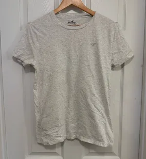 Like New Hollister Must Have Collection Basic Heathered T-Shirt thumbnail 1