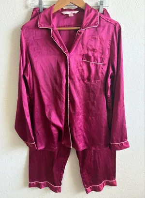 Victoria’s Secret Fuscia Satin Pajama Set Side Medium thumbnail 1