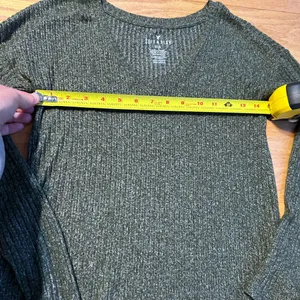 American‎ Eagle Soft & Sexy Olive Green Ribbed V-Neck Knit Sweater Top Womens XS thumbnail 7