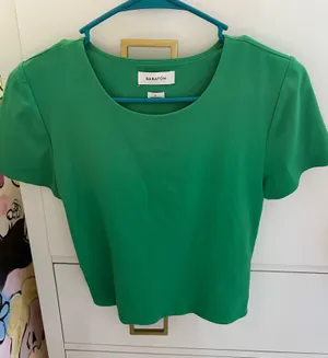 Aritzia Kelly Green Babaton Contour Crew Tee thumbnail 1