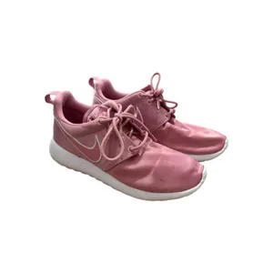 Nike Roshe One GS Satin Elemental Athletic Pink Sneakers 4Y Fits Women 5.5 thumbnail 4