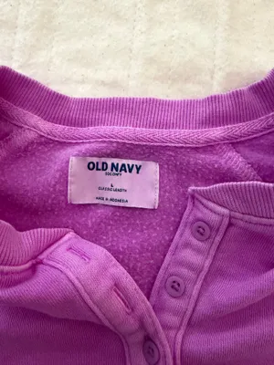 Old Navy Crewneck thumbnail 3