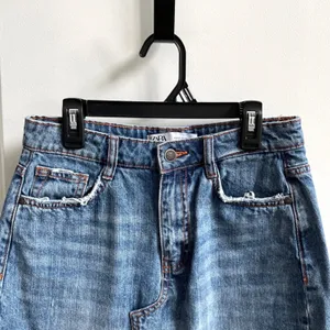 Zara‎ Denim Midi Skirt Womens XS Blue Grunge Frayed Hem Front Slit High Waist thumbnail 3