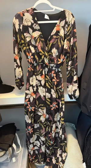 Everly Floral maxi dress thumbnail 1